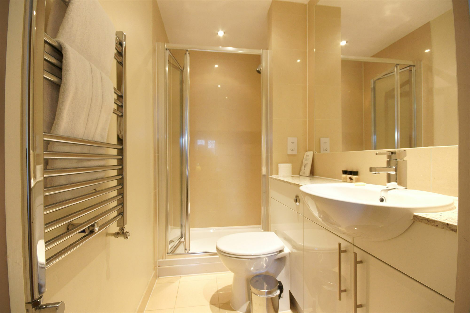 Lodge Drive Serviced Apartments Enfield Exteriör bild